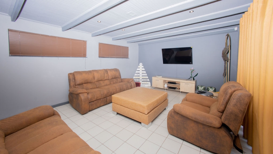 4 Bedroom Property for Sale in Abbotsford Eastern Cape